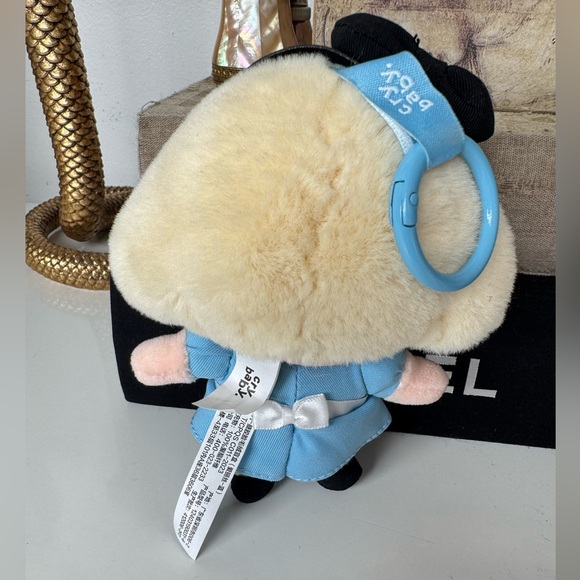 Pop Mart CryBaby Crying Again Series
She's Alice Vinyl Face Plush - Picture 2 of 2